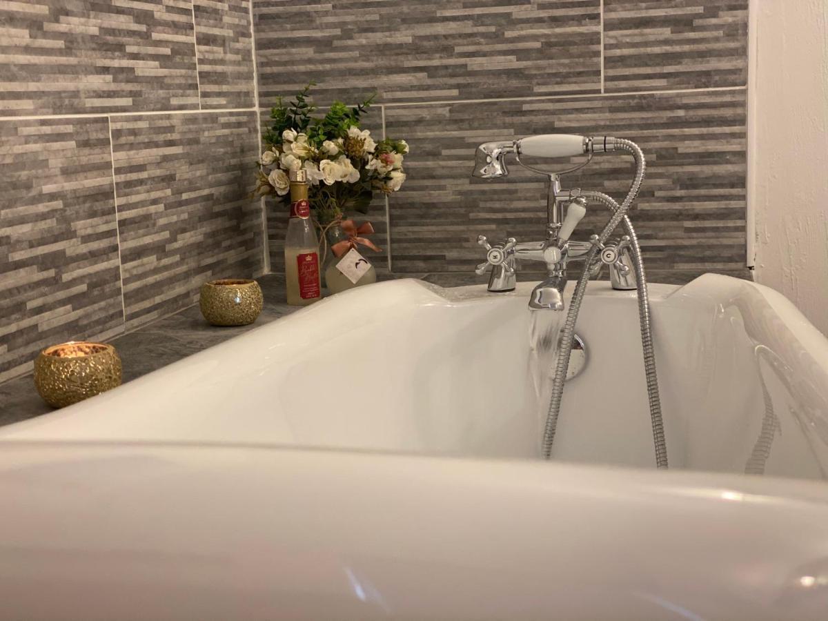 Вилла Beautiful Secluded Farmhouse With Hot Tub Бармут Экстерьер фото