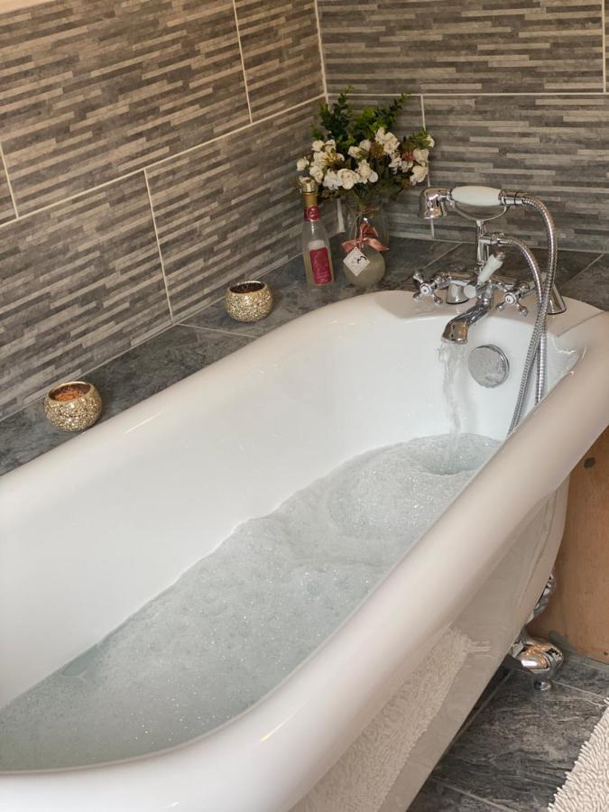 Вилла Beautiful Secluded Farmhouse With Hot Tub Бармут Экстерьер фото